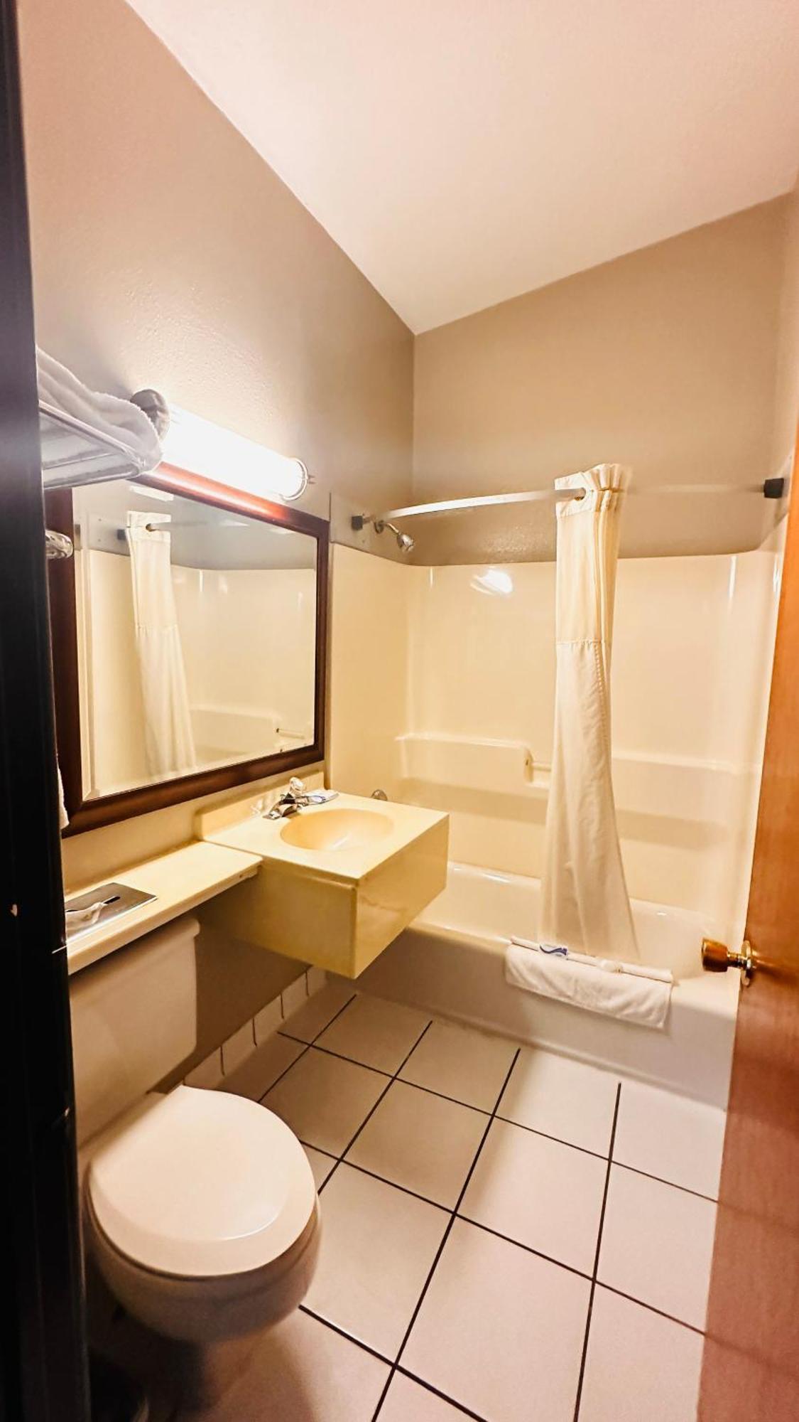 Quality Inn St Paul-Minneapolis-Midway Saint Paul Dış mekan fotoğraf